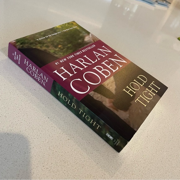 Harlan Coben Paperback book, HOLD TIGHT - Picture 3 of 3